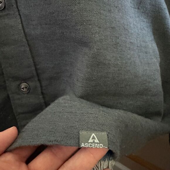 Men’s Ascend Dark Gray Herringbone Slub Button Up Shirt - Picture 4 of 7